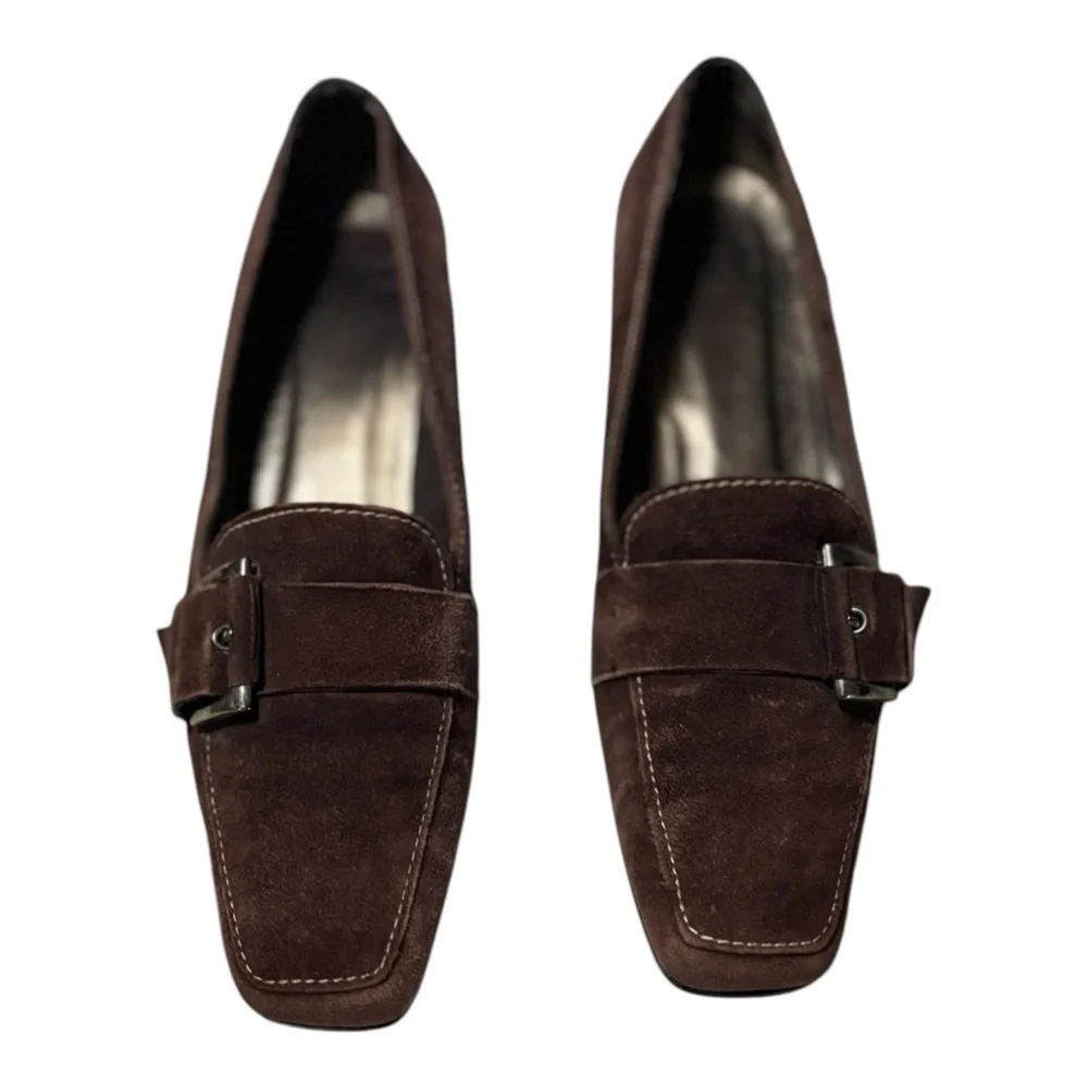 Stuart Weitzman Brown Suede Loafers Silver Buckle Kitten Heel Pumps Size 7.5 M - Picture 3 of 14